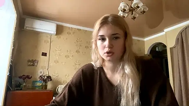 Snapshot of Malley_Saunds chatting on 4, 12, 2025 Malley Saunds online show from 4, 12, 2025