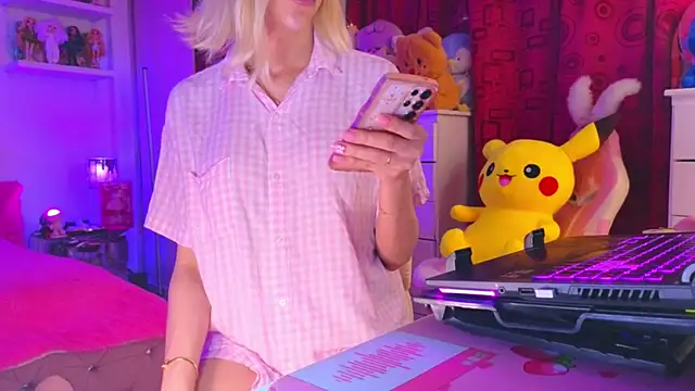 Snapshot of MadamBarbiee chatting on 1, 12, 2025 MadamBarbiee online show from 1, 12, 2025