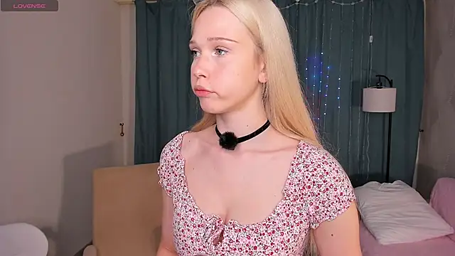 Snapshot of CherrylHolme chatting on 5, 7, 2026 CherrylHolme online show from 5, 7, 2026