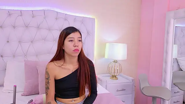 Snapshot of ViolettFrosst chatting on 17, 12, 2025 ViolettFrosst online show from 17, 12, 2025
