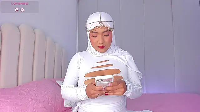 Snapshot of Amira-Zahra chatting on 26, 6, 2026 Amira-Zahra online show from 26, 6, 2026