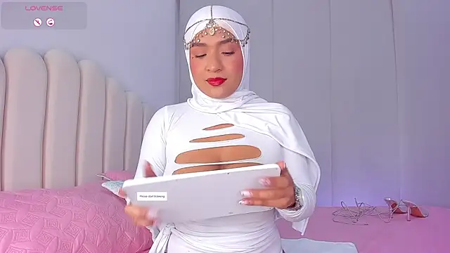 Snapshot of Amira-Zahra chatting on 15, 6, 2026 Amira-Zahra online show from 15, 6, 2026