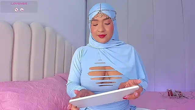 Snapshot of Amira-Zahra chatting on 24, 6, 2026 Amira-Zahra online show from 24, 6, 2026