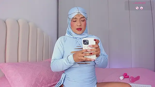 Amira-Zahra online show from 28, 2, 2026