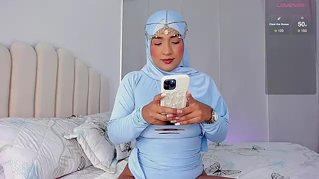 Amira-Zahra online show from 2, 12, 2025