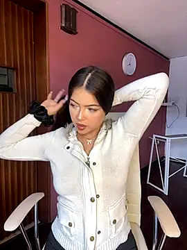 KyliePinkk  online show from 26, 11, 2025