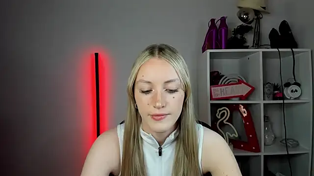 Snapshot of EvelynBlond chatting on 26, 5, 2026 EvelynBlond online show from 26, 5, 2026