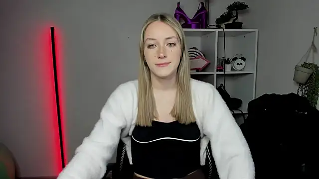 EvelynBlond online show from 16, 3, 2026