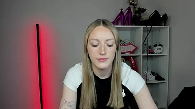 EvelynBlond online show from 21, 4, 2026