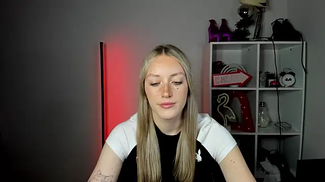 EvelynBlond online show from 19, 6, 2026
