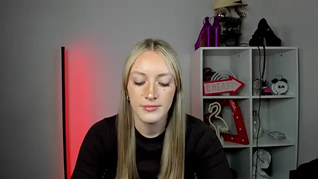 Snapshot of EvelynBlond chatting on 22, 5, 2026 EvelynBlond online show from 22, 5, 2026