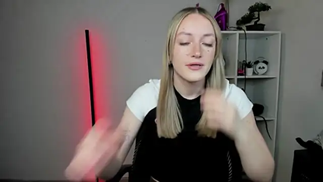 EvelynBlond online show from 10, 3, 2026