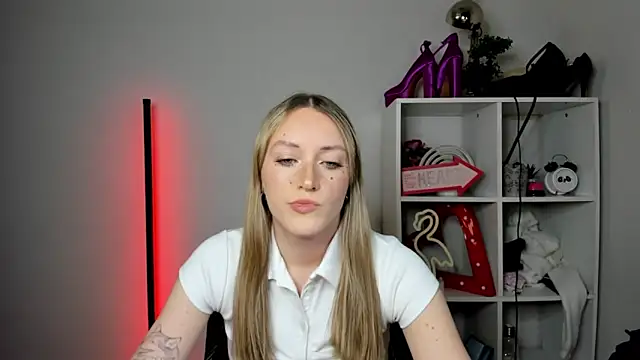 EvelynBlond online show from 22, 4, 2026