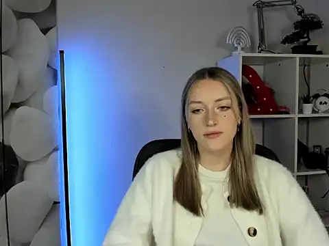 EvelynBlond online show from 24, 11, 2025