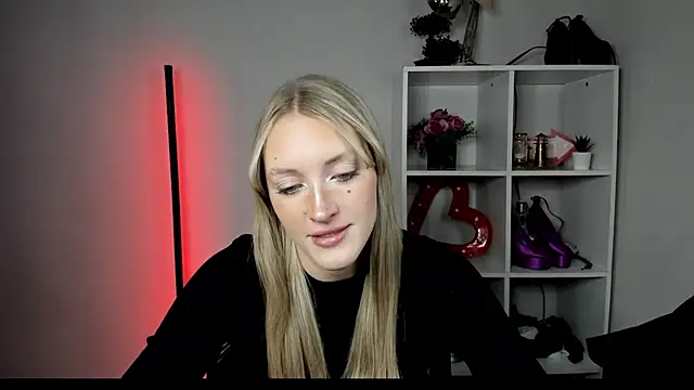 EvelynBlond online show from 8, 7, 2026