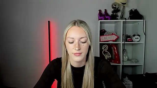 EvelynBlond online show from 26, 6, 2026