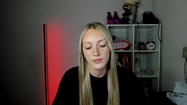 EvelynBlond online show from 22, 6, 2026
