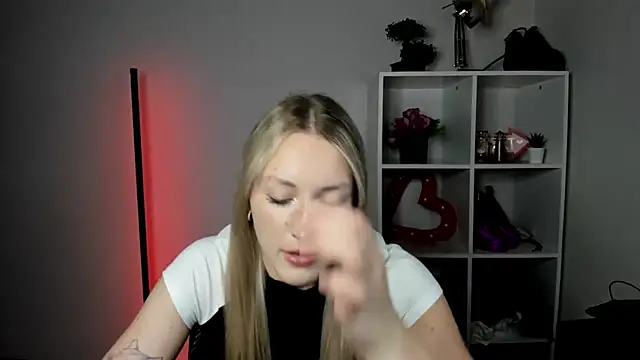 EvelynBlond online show from 23, 7, 2026