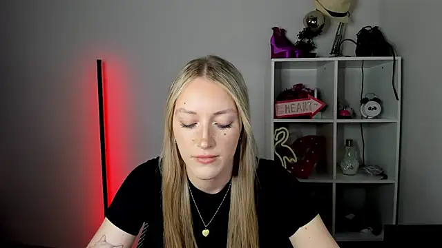 EvelynBlond online show from 30, 6, 2026