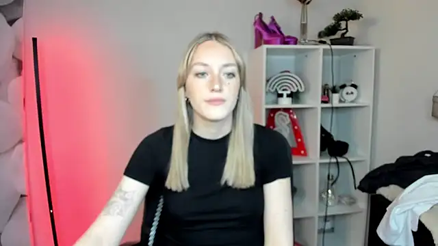 EvelynBlond online show from 3, 2, 2026