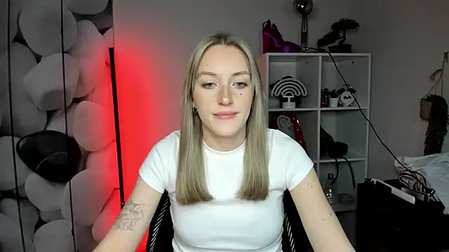 EvelynBlond online show from 19, 1, 2026