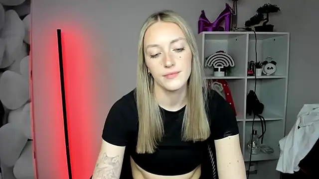 EvelynBlond online show from 18, 2, 2026