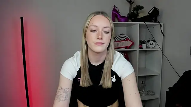 EvelynBlond online show from 24, 3, 2026