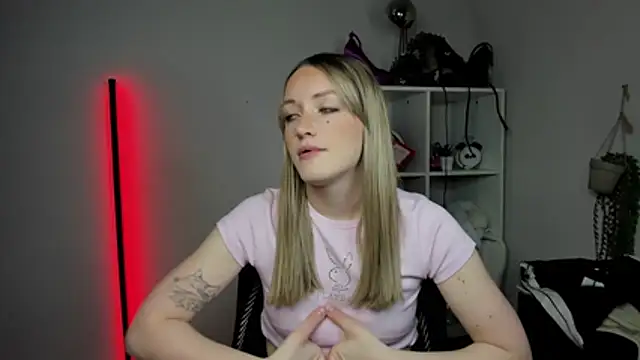 EvelynBlond online show from 3, 4, 2026