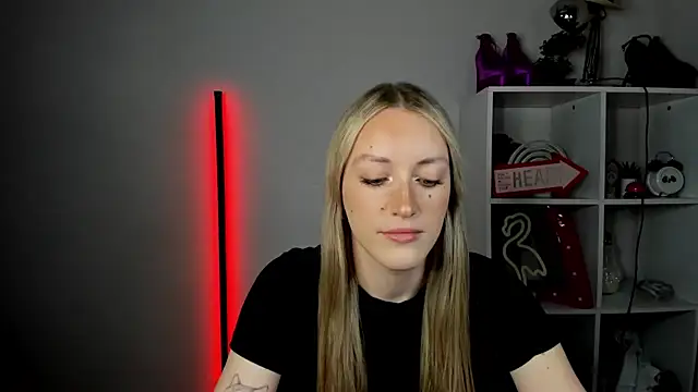 EvelynBlond online show from 15, 6, 2026