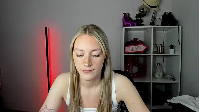 EvelynBlond online show from 2, 7, 2026