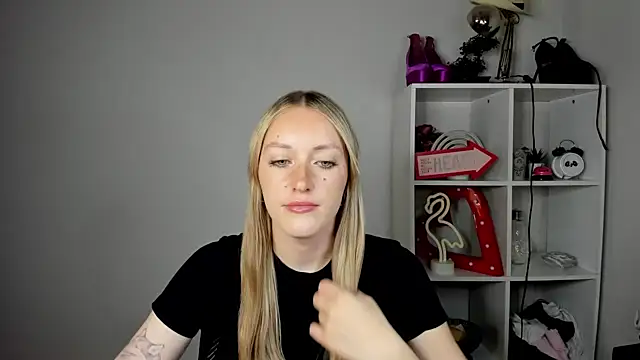 EvelynBlond online show from 11, 6, 2026