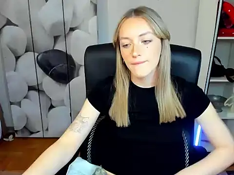 EvelynBlond online show from 27, 11, 2025