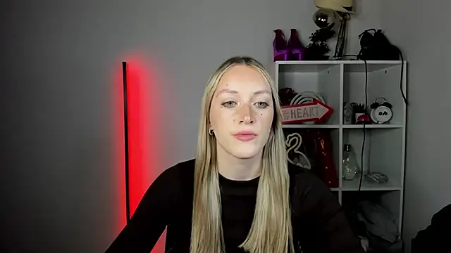 EvelynBlond online show from 16, 6, 2026