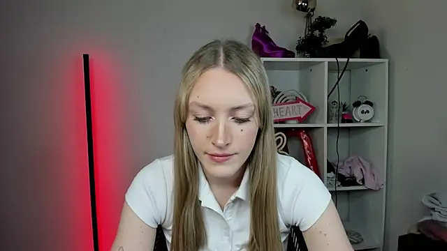 EvelynBlond online show from 20, 4, 2026