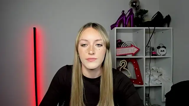 Snapshot of EvelynBlond chatting on 29, 4, 2026 EvelynBlond online show from 29, 4, 2026