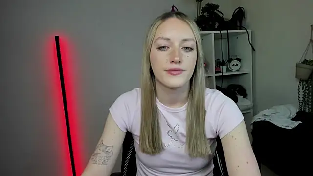 EvelynBlond online show from 13, 4, 2026