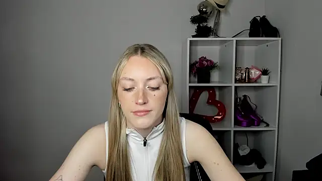 EvelynBlond online show from 13, 7, 2026