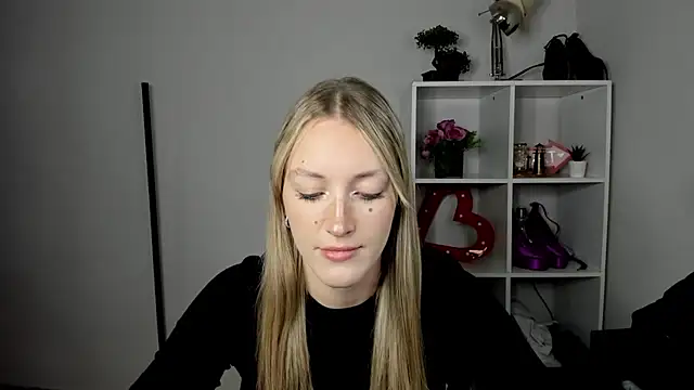EvelynBlond online show from 21, 7, 2026