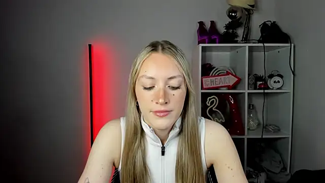 EvelynBlond online show from 17, 6, 2026