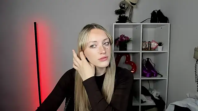 EvelynBlond online show from 15, 7, 2026