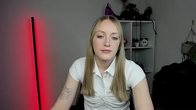 EvelynBlond online show from 15, 4, 2026