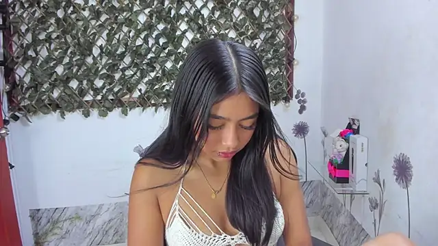 NaommiCampbell online show from 23, 11, 2025