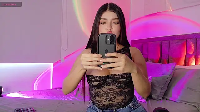 Snapshot of MarianaBaez1 chatting on 22, 4, 2026 MarianaBaez1 online show from 22, 4, 2026