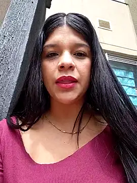 Snapshot of Layla-daring chatting on 14, 6, 2026 Layla-daring online show from 14, 6, 2026
