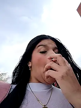 Layla-daring online show from 7, 2, 2026