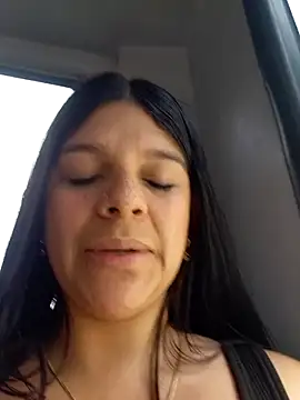 Snapshot of Layla-daring chatting on 12, 5, 2026 Layla-daring online show from 12, 5, 2026