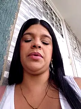 Snapshot of Layla-daring chatting on 27, 4, 2026 Layla-daring online show from 27, 4, 2026