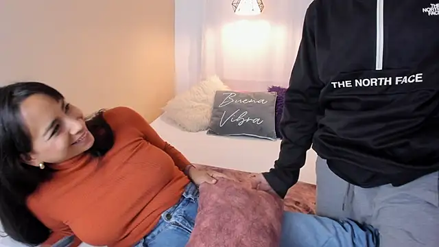 Snapshot of MiaRosy_ValentinoRussel chatting on 27, 11, 2025 MiaRosy ValentinoRussel online show from 27, 11, 2025