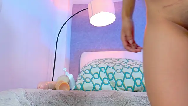 lanna w online show from 4, 12, 2025