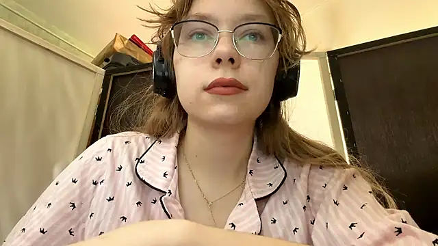 Snapshot of LouettaTornese chatting on 23, 11, 2025 LouettaTornese online show from 23, 11, 2025